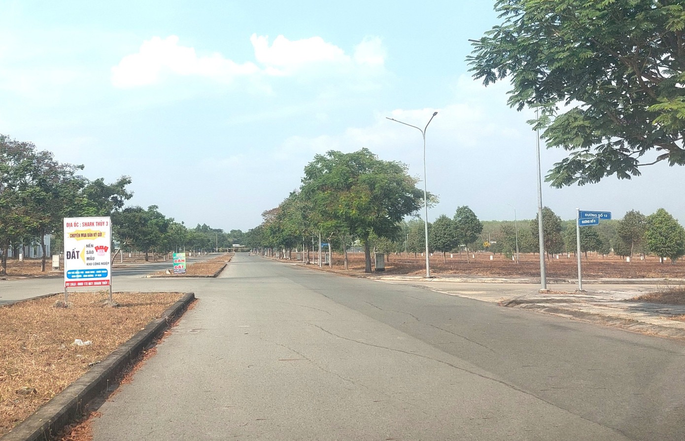 KDC Đại Nam gần 100 ha của vợ chồng bà Nguyễn Phương Hằng từng xôn xao một thời, nay vẫn là bãi đất trống, bị đem thế chấp và bán hụt- Ảnh 2.