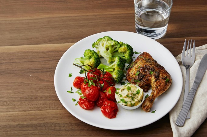 Tuần đầu nên giảm dần lượng carb tinh chế từ cơm, bánh mì trắng cùng các món ngọt trong chế độ ăn và nêm nếm thực phẩm ít gia vị.