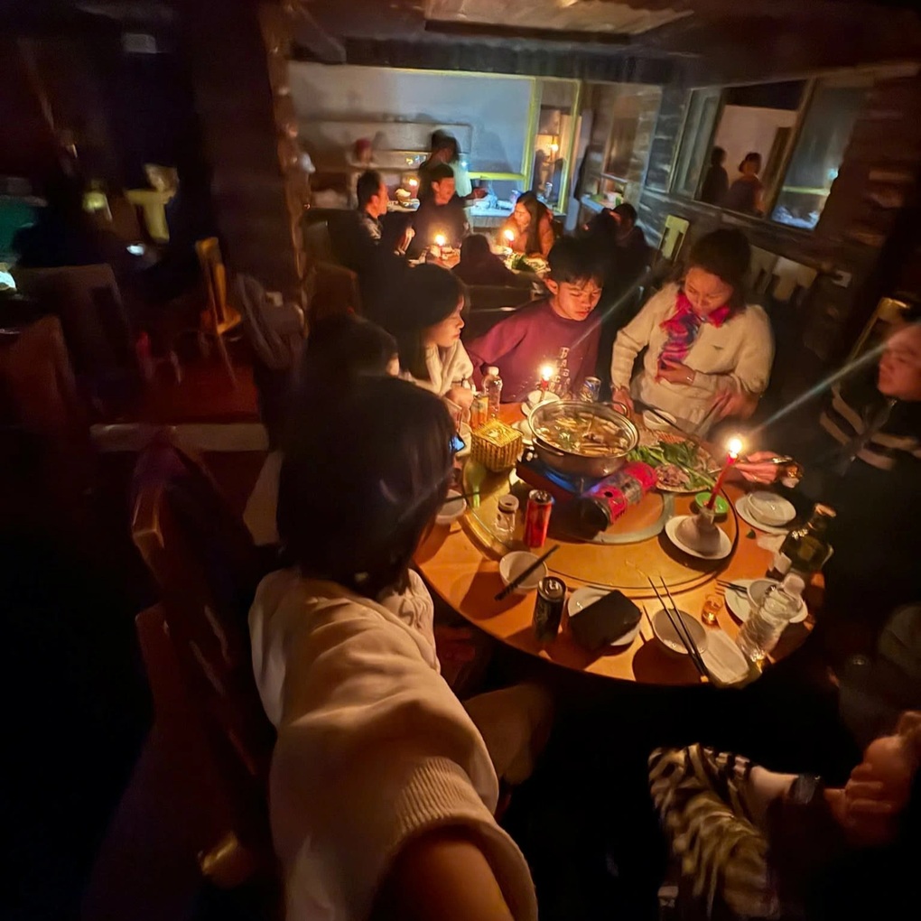 Khách Hà Nội bị homestay xếp ở phòng kho, ăn lẩu gà 1,2 triệu đồng - 1