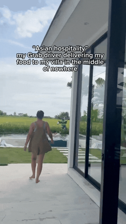 Khách Tây chết lặng nhìn shipper lộ diện từ dưới bùn để giao đơn hàng giữa ruộng- Ảnh 3. Khách Tây chết lặng nhìn shipper lộ diện từ dưới bùn để giao đơn hàng giữa ruộng- Ảnh 3.