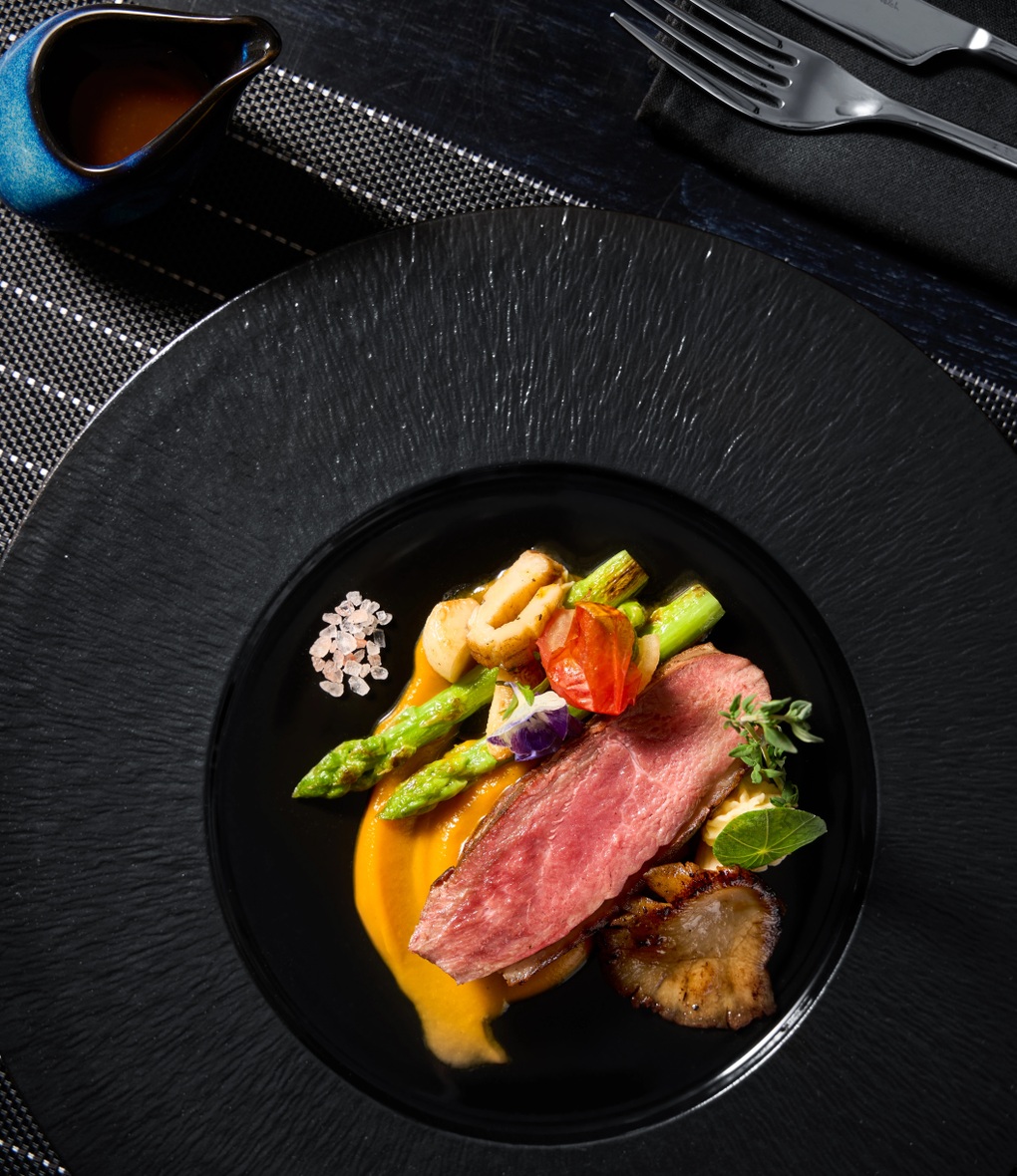 Khách cấp cao châu Âu ăn trưa với rau muống và gà xé hoa chuối ở Hà Nội - 4