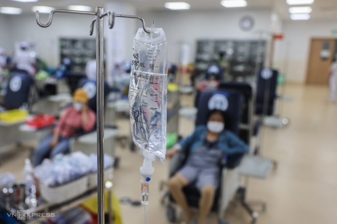 Bệnh nhân ung thư làm hóa trị tại Bệnh viện Ung Bướu TP HCM cơ sở 2, TP Thủ Đức, tháng 6/2024. Ảnh: Quỳnh Trần