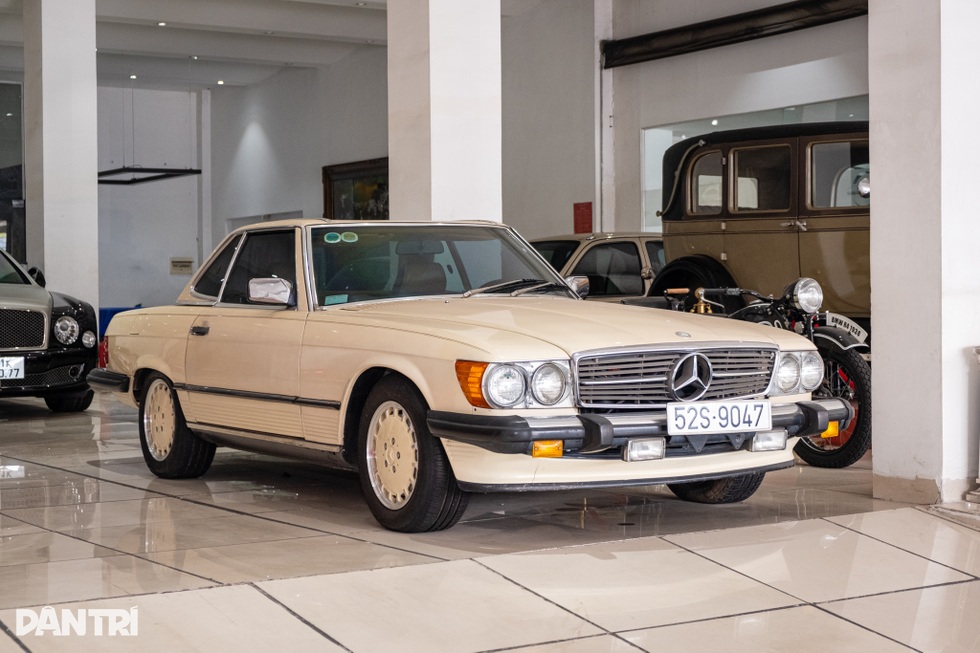 Khám phá huyền thoại Mercedes-Benz 560 SL, Việt Nam chỉ có 2 chiếc - 1