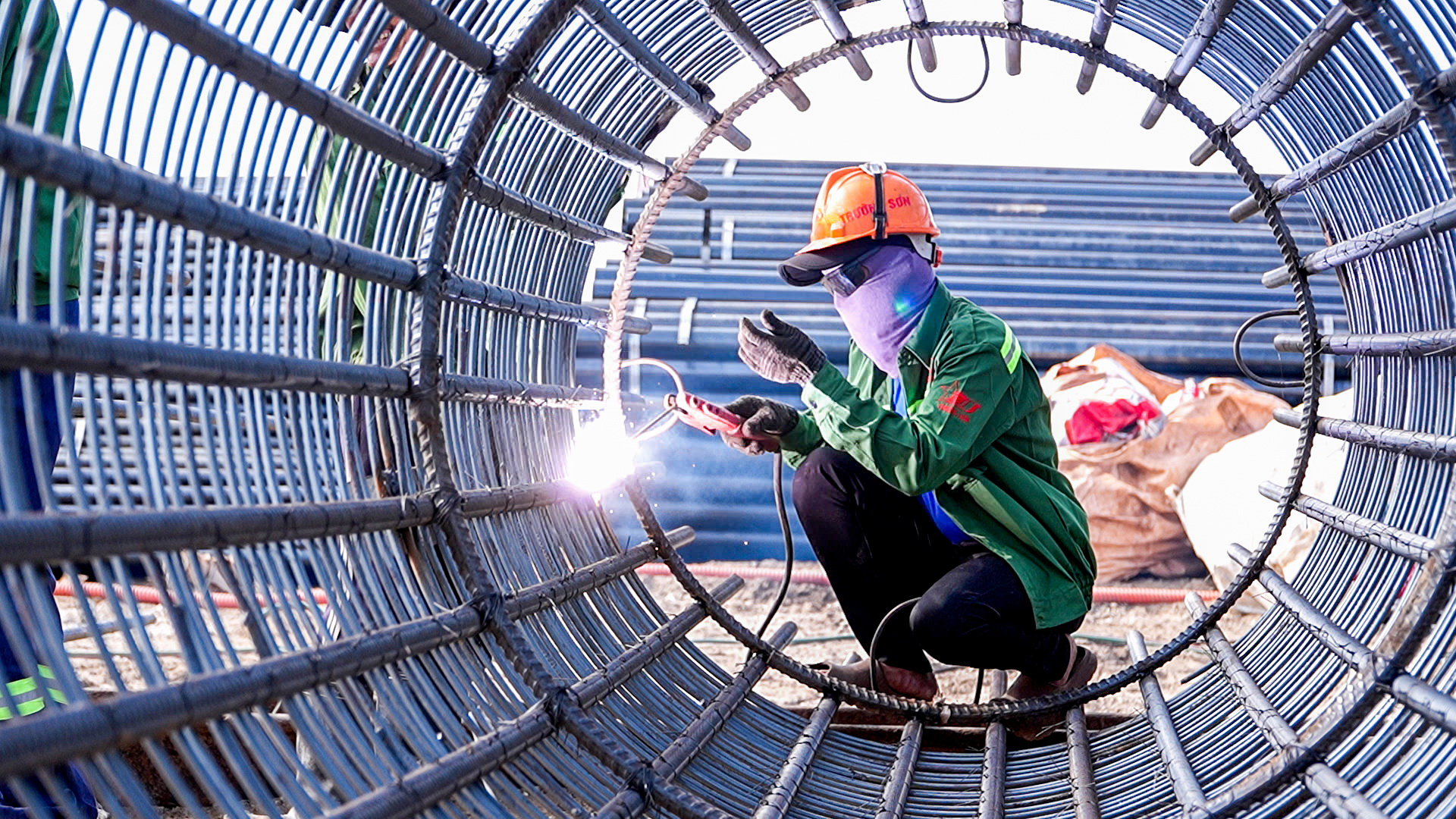 Đề xuất điều chỉnh lương tối thiểu vùng 2026 - Ảnh 1. lương tối thiểu - Ảnh 1.