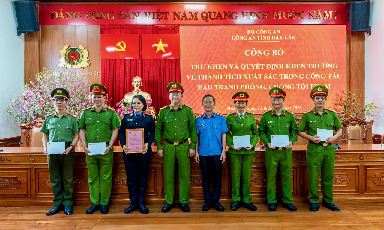 Khen thưởng 8 đơn vị Công an Đắk Lắk lập nhiều chiến công xuất sắc - Ảnh 1.