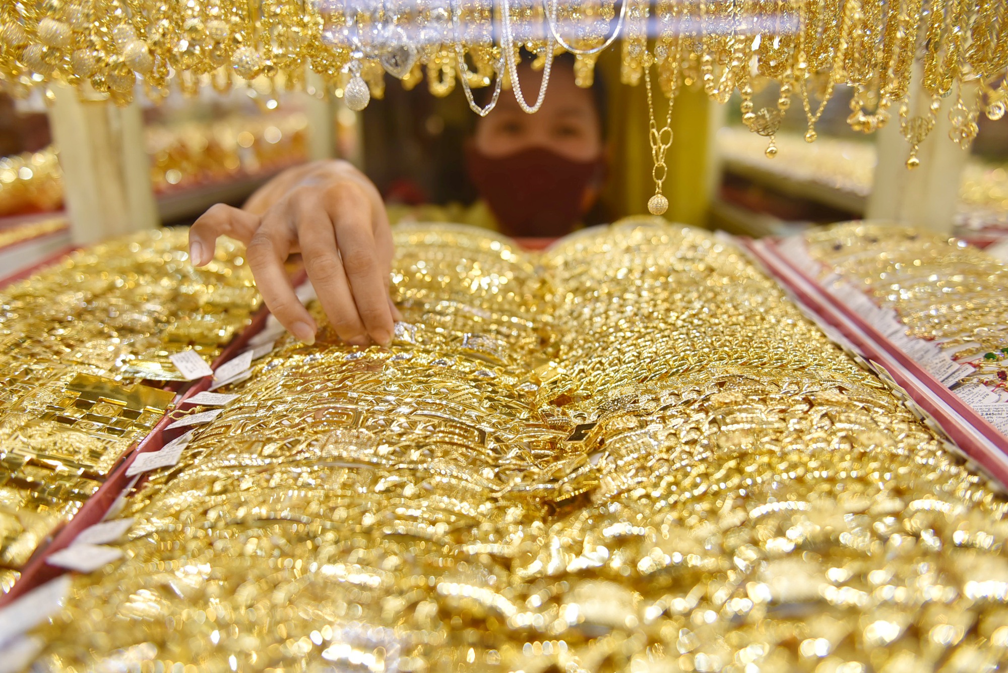 Khi nào giá vàng và giá bạc mới kết thúc đợt điều chỉnh? 1 Giá vàng - Ảnh 1.