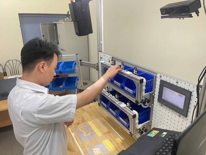 Một mô hình trạm lắp ráp thông minh của sinh viên tại cuộc thi năm 2025. Ảnh: NVCC