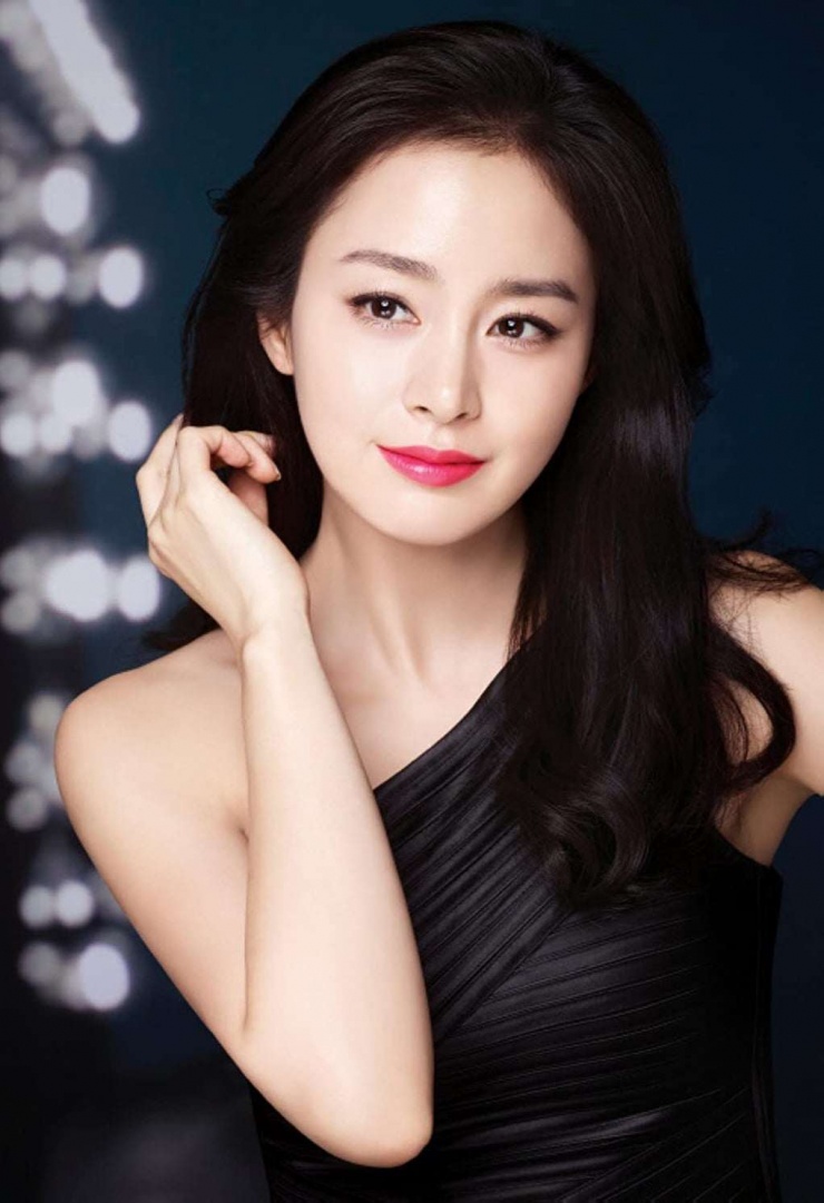 Khối tài sản khổng lồ của vợ chồng Kim Tae Hee 1 Nữ diễn viên Kim Tae Hee. IG.