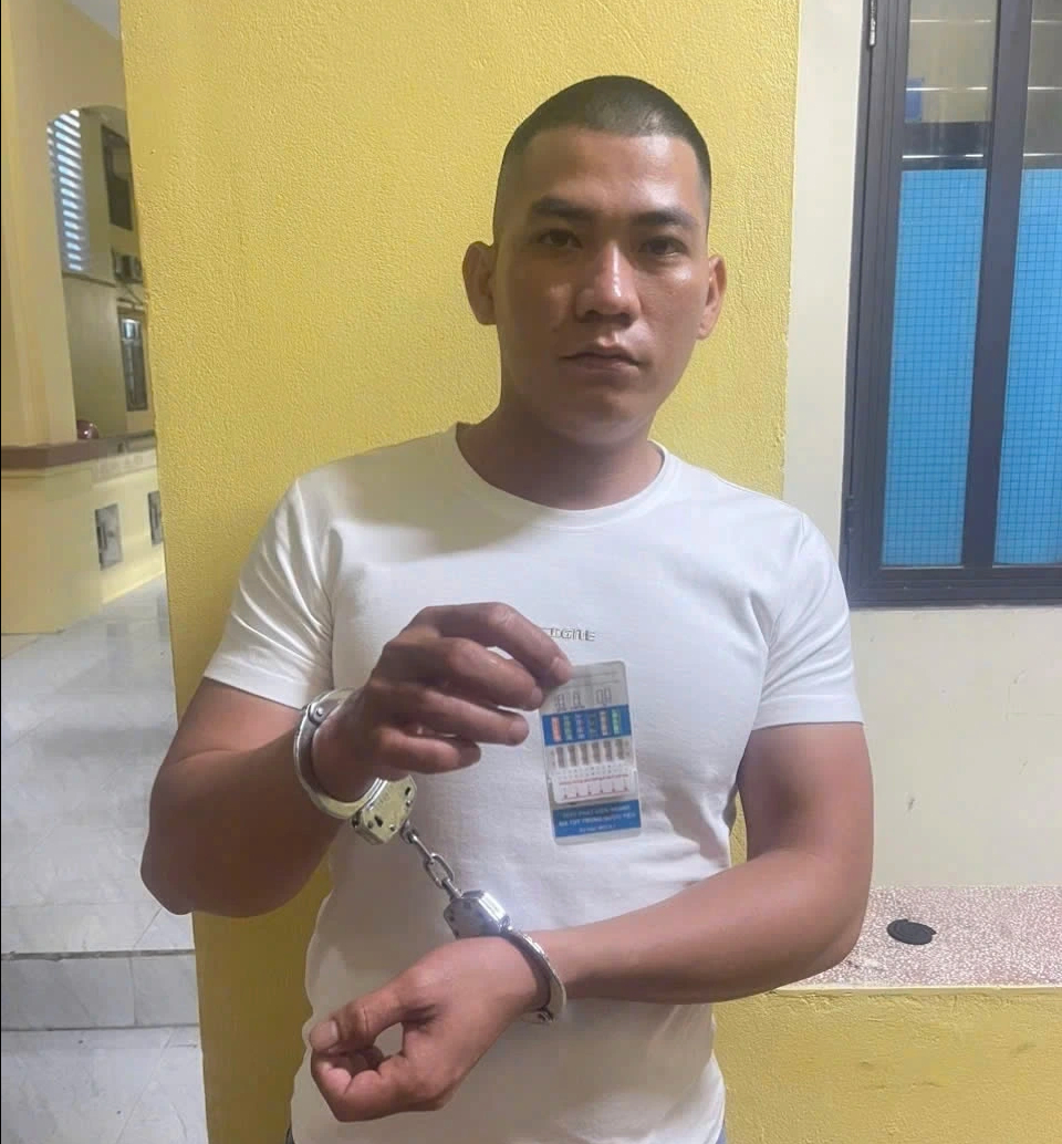 Khống chế nạn nhân, cướp vàng táo tợn giữa ban ngày ở Đà Nẵng- Ảnh 1.