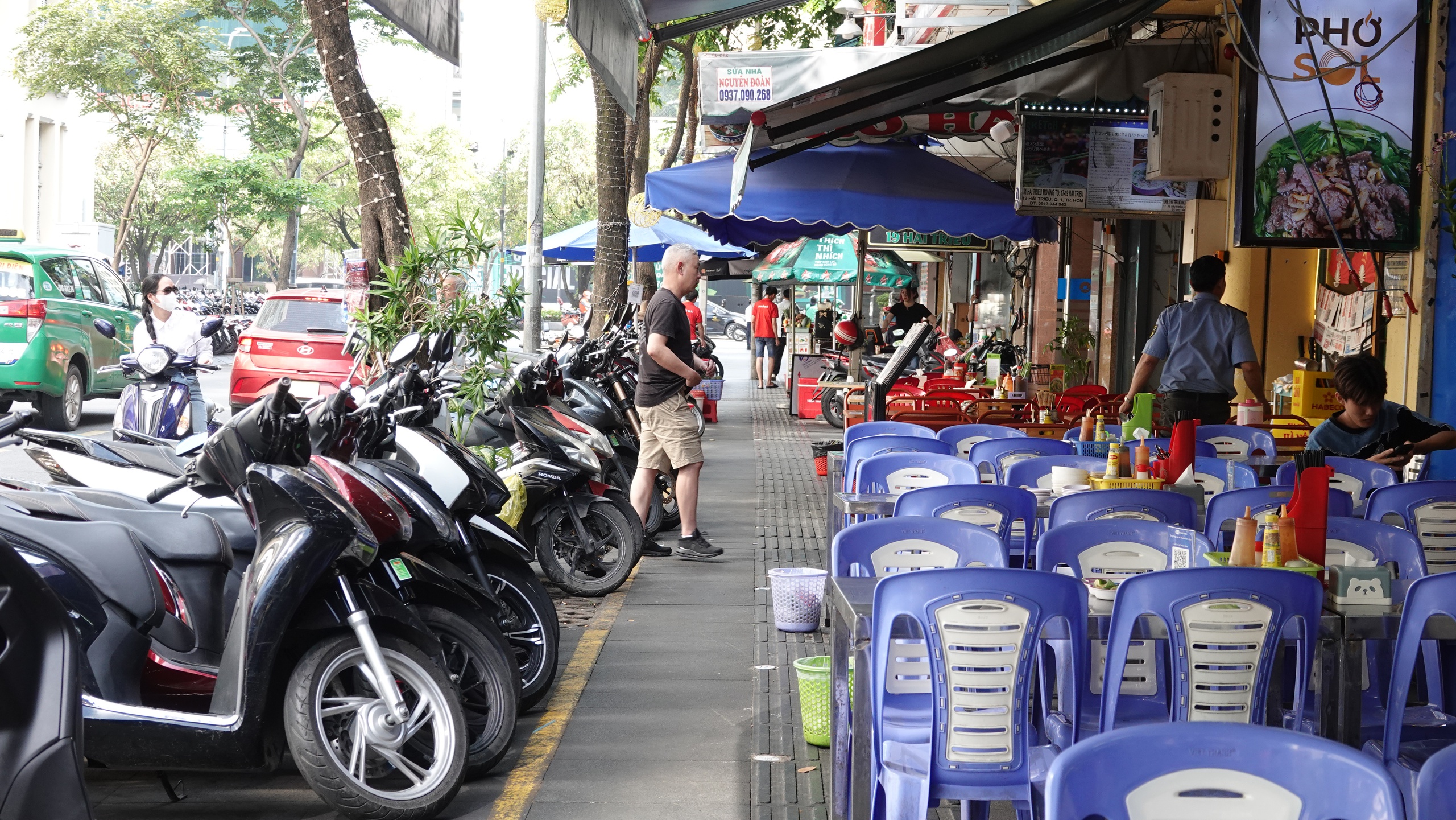 Không cho buôn bán, kinh doanh 1 TP.HCM hướng dẫn thu phí vỉa hè: Không cho buôn bán, kinh doanh - Ảnh 1.
