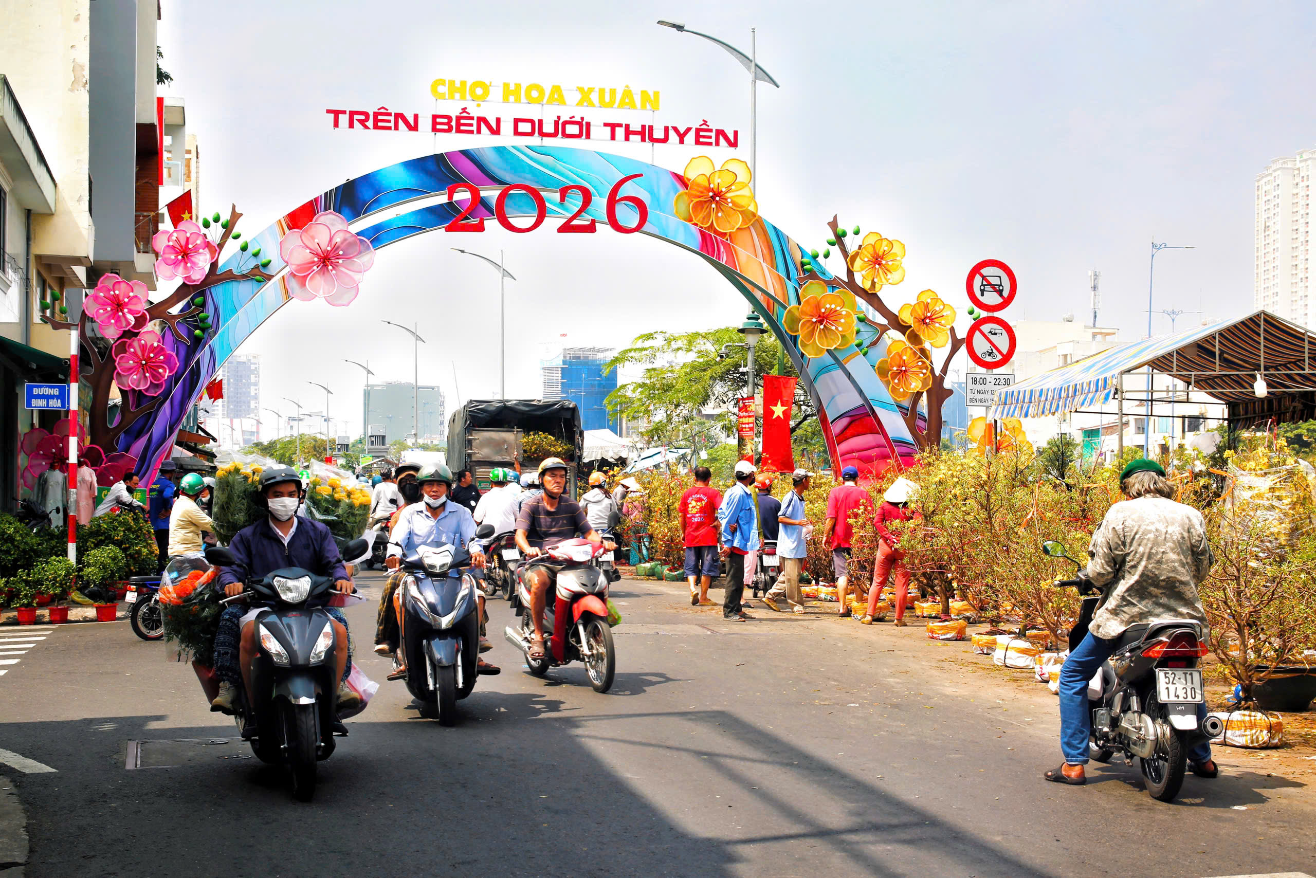 Chợ hoa Tết TPHCM: Không gian văn hóa xuân - Ảnh 1.