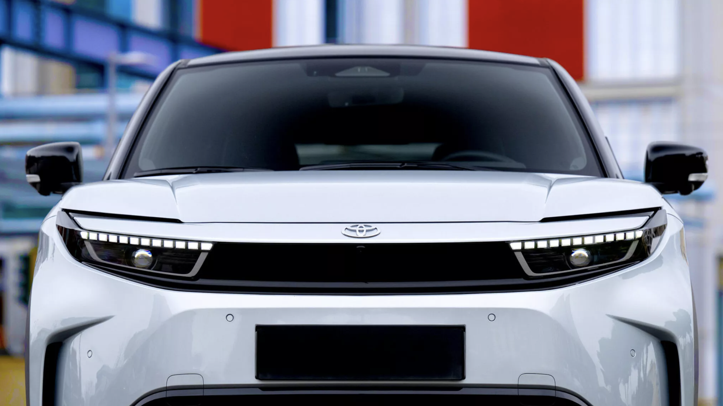 Không phải xe điện, Toyota dồn lực sản xuất ô tô hybrid - Ảnh 1.