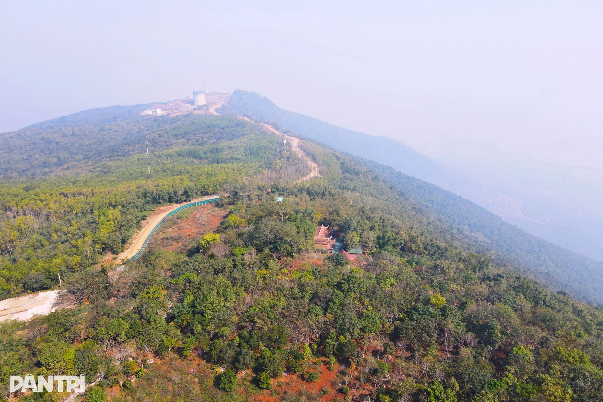 Khung cảnh khác thường ở huyệt đạo thiêng ngày mở cổng trời - 12