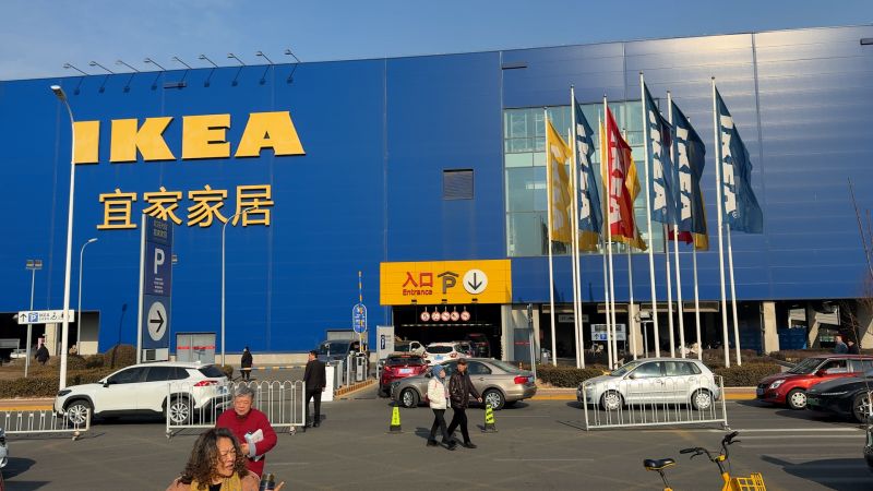 Khung cảnh người Trung Quốc chen nhau đổ xô đến IKEA trước Tết, nhưng lý do lại hoàn toàn bất ngờ- Ảnh 1.