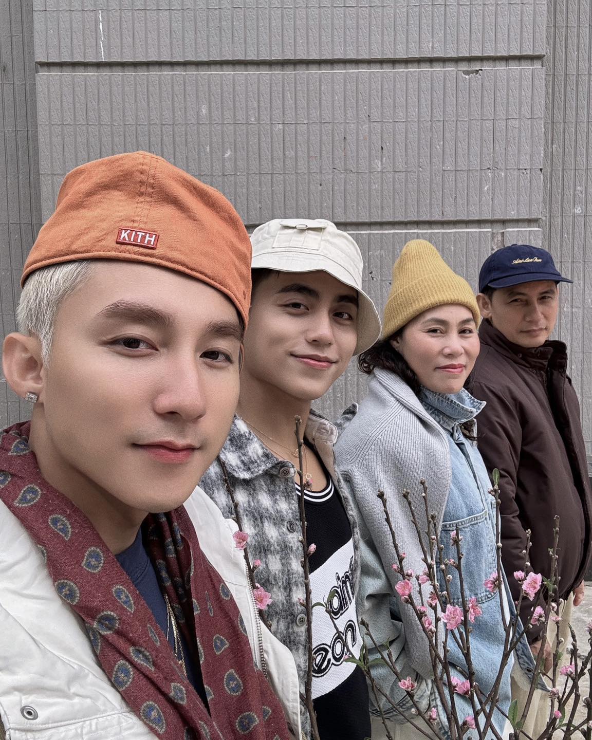 Khung hình hot mùng 1: Sơn Tùng - MONO gấp đôi visual, nhưng spotlight thuộc về 2 nhân vật này- Ảnh 4. Khung hình hot mùng 1: Sơn Tùng - MONO gấp đôi visual, nhưng spotlight thuộc về 2 nhân vật này- Ảnh 4.