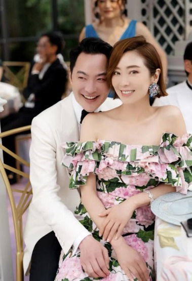 "Kiều nữ chứng khoán showbiz" sắp cưới lần 2, hôn phu là soái ca ngành bảo hiểm và có con riêng 2 Kieu nu chung khoan showbiz sap cuoi lan 2 hon