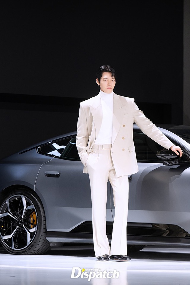 Kim Woo Bin tái xuất hậu hưởng tuần trăng mật nhưng Shin Min Ah mới là người được khen- Ảnh 1.