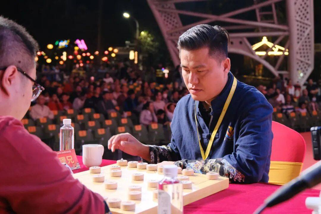 Kỳ thủ chủ nhà Trung Quốc bật khóc khi bị Lại Lý Huynh đánh bại, không thể vào chung kết- Ảnh 2. Kỳ thủ chủ nhà Trung Quốc bật khóc khi bị Lại Lý Huynh đánh bại, không thể vào chung kết- Ảnh 2.