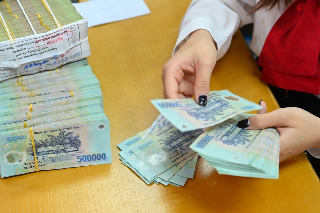 Lãi suất cho vay lên gần 14%/năm, người mua nhà chật vật xoay tiền - 1