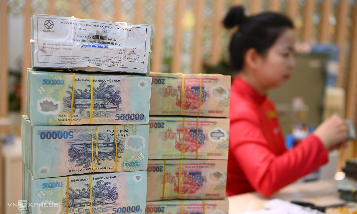 Lai suat lien ngan hang xuong 4