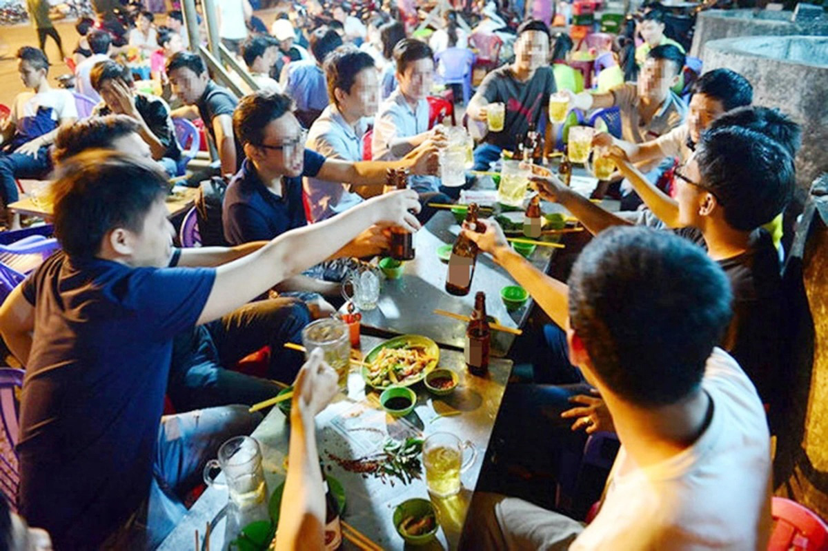 Làm gì để giảm áp lực mùa tiệc tất niên? - Ảnh 1.