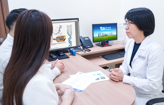 Bác sĩ Thảo tư vấn di truyền cho một cặp đôi tại Phòng khám Đa khoa Tâm Anh Quận 7. Ảnh minh họa: Ngọc Châu