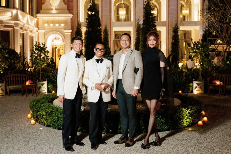 Lan Khuê xách túi nửa tỷ đồng thăm dinh thự 2.000 m2 của NTK Thái Công - 1