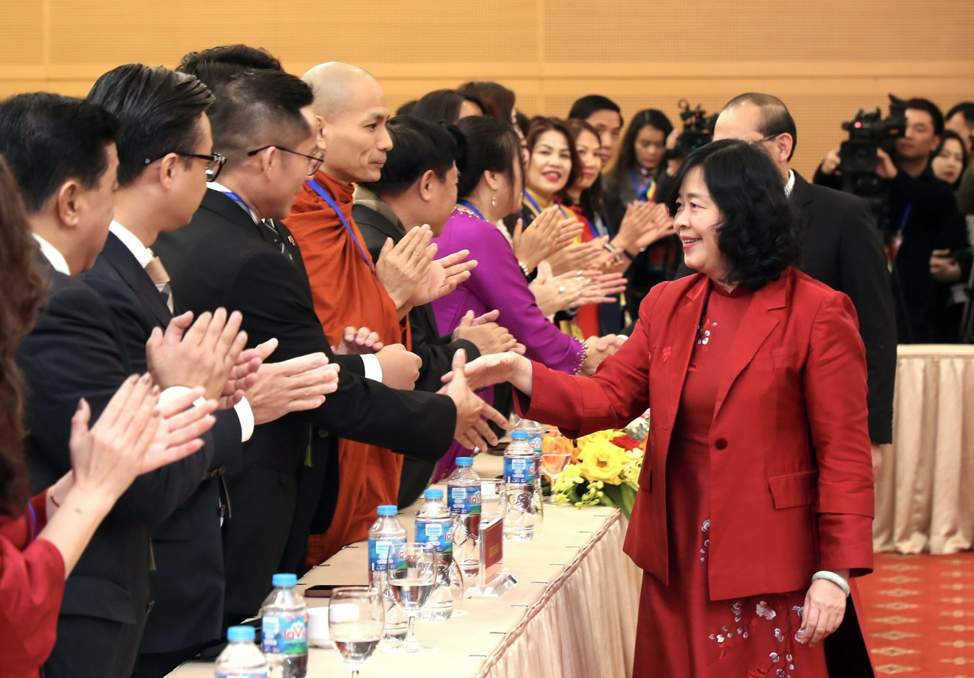 Lãnh đạo Mặt trận Tổ quốc Việt Nam khen thưởng những kiều bào tiêu biểu - Ảnh 1.