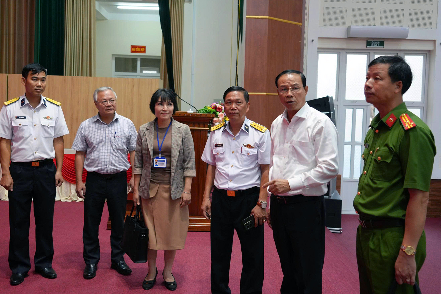 Lãnh đạo TP.HCM kiểm tra công tác bầu cử tại 4 khu vực bỏ phiếu sớm - Ảnh 1.