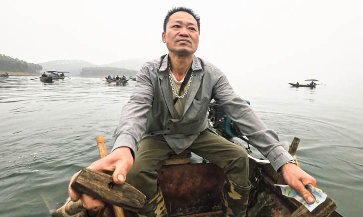 Lao xuống hồ Thác Bà giữa đêm, người đàn ông cứu 6 người trong vụ chìm tàu ở Lào Cai- Ảnh 1.