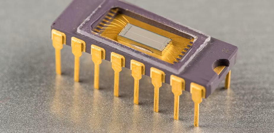 Lẽ ra phải ngày càng rẻ đi, món đồ mà gần như ai cũng 