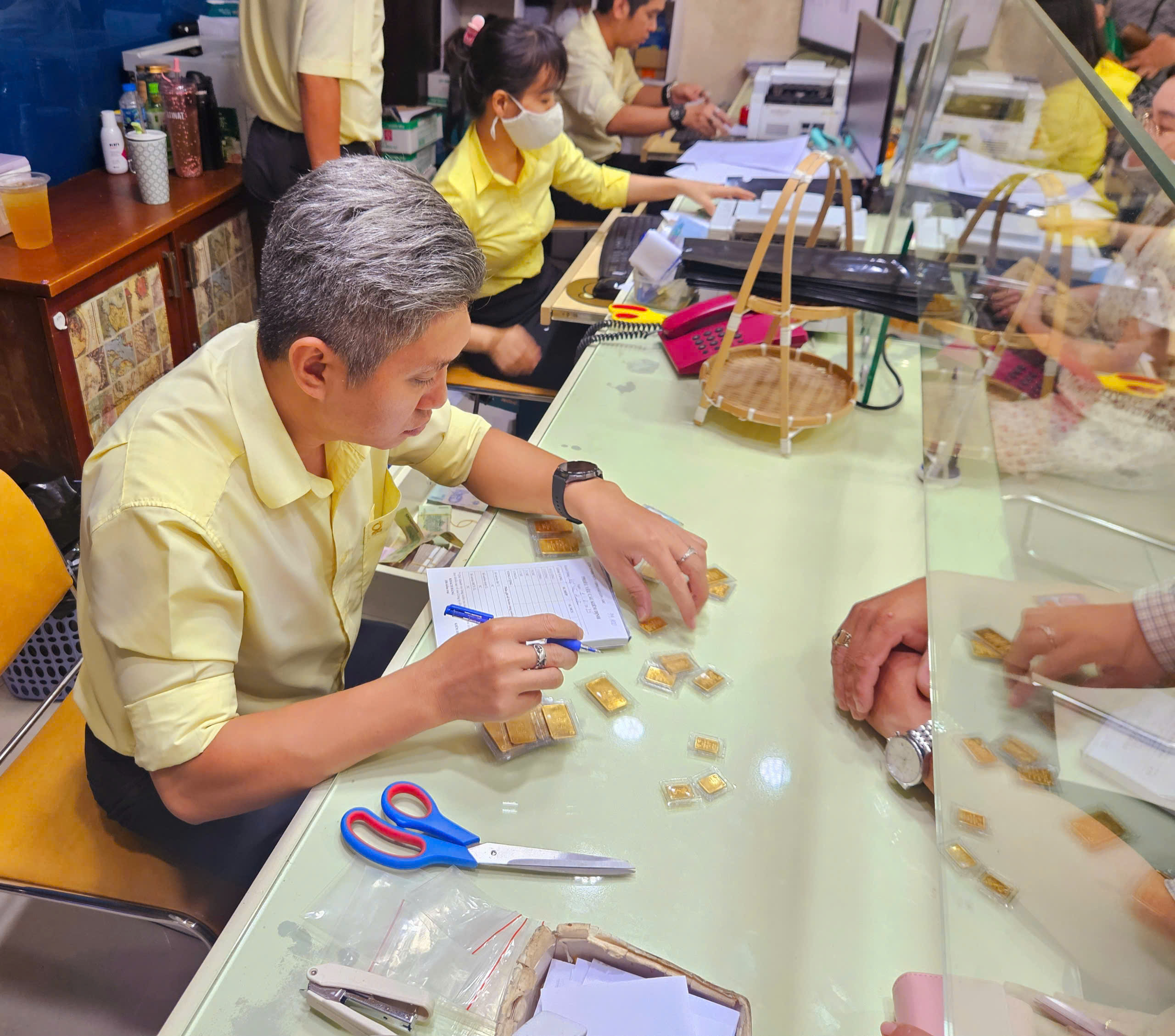 Vận hành sàn giao dịch vàng trước 10-2: 