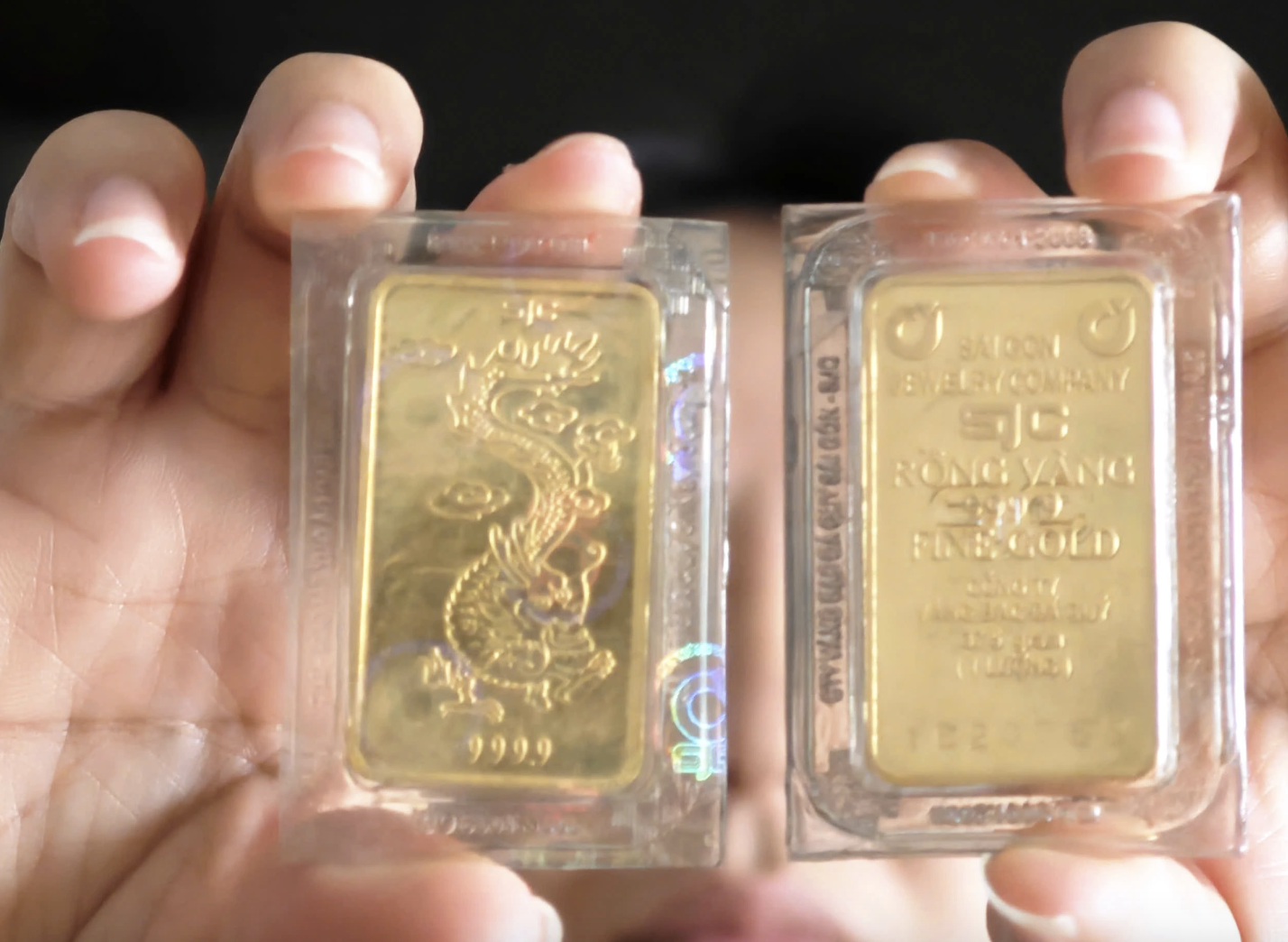 Lĩnh lương, thưởng tết mua vàng quá khó- Ảnh 1.