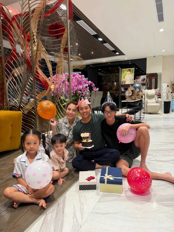 Lo dien trong biet thu nha Cuong Do La ngay