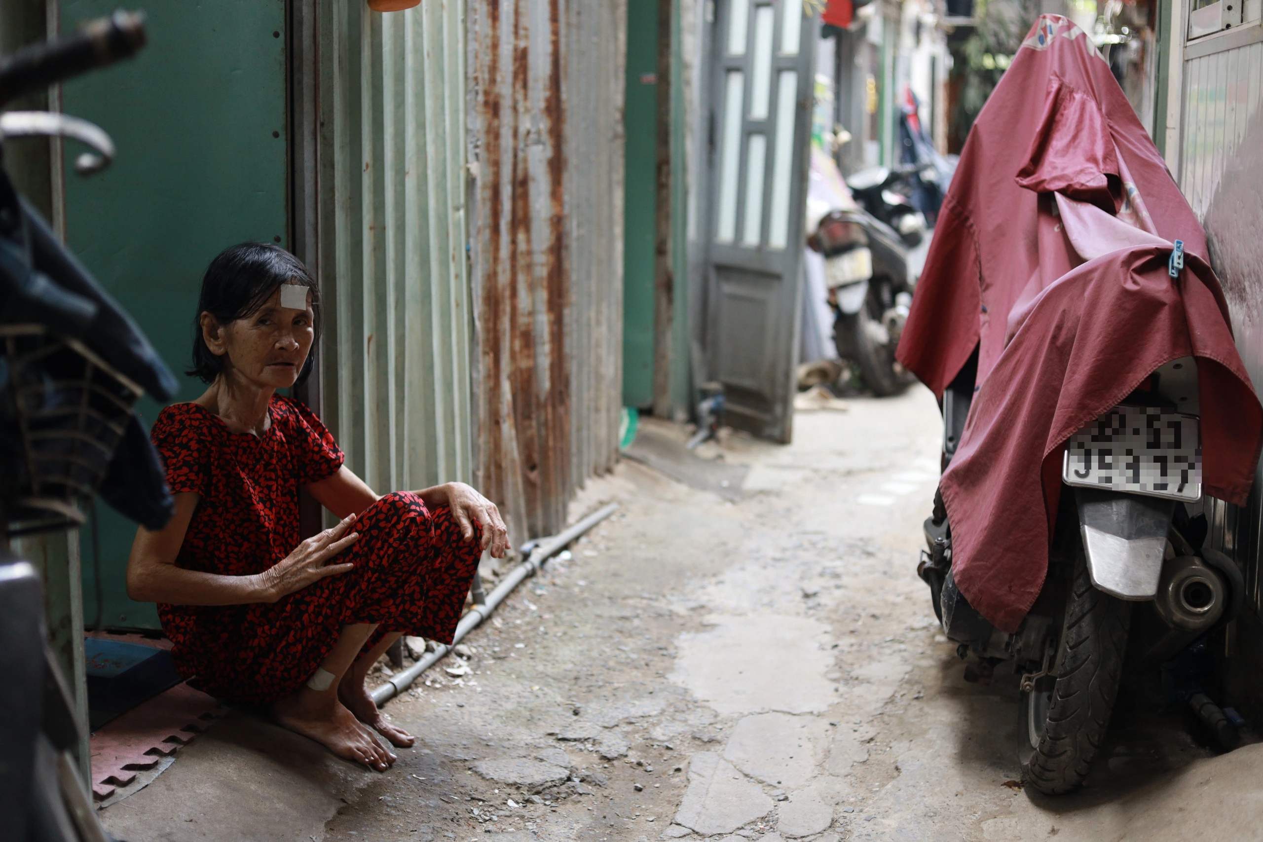 Xóm ve chai ở TP.HCM: Lo từng bữa ăn, tiền đâu về quê ngày tết- Ảnh 7.