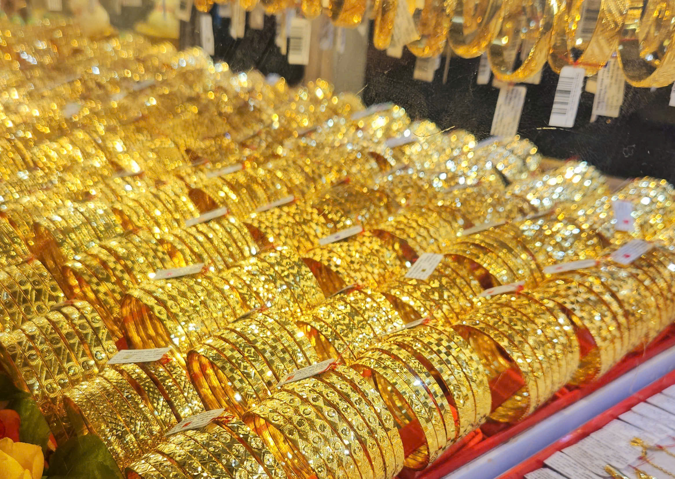 Dự báo giá vàng 2026: ANZ và UBS cùng nhận định tăng trưởng mạnh mẽ - Ảnh 3. Dự báo giá vàng 2026: ANZ và UBS cùng nhận định tăng trưởng mạnh mẽ - Ảnh 3.