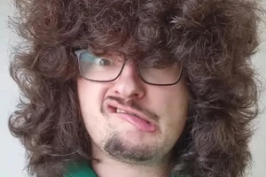 Fan MU gây sốt trên mạng lên tiếng về 500 ngày chờ đợi cắt tóc