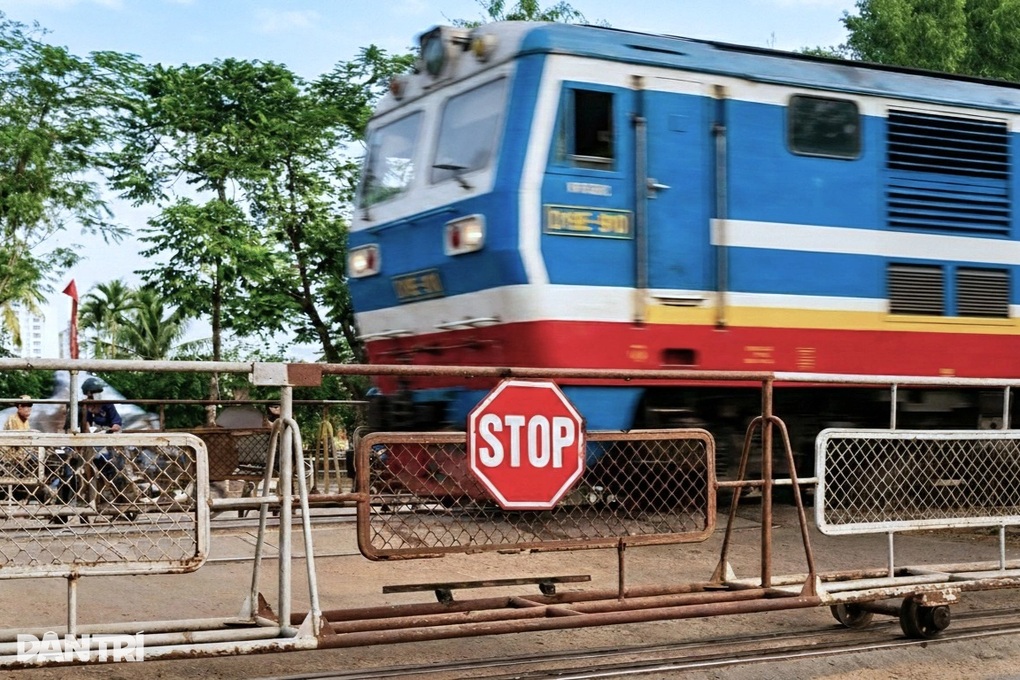 Lưu ý khi đi qua đường sắt, người vi phạm có thể bị phạt tới 7 triệu đồng - 1