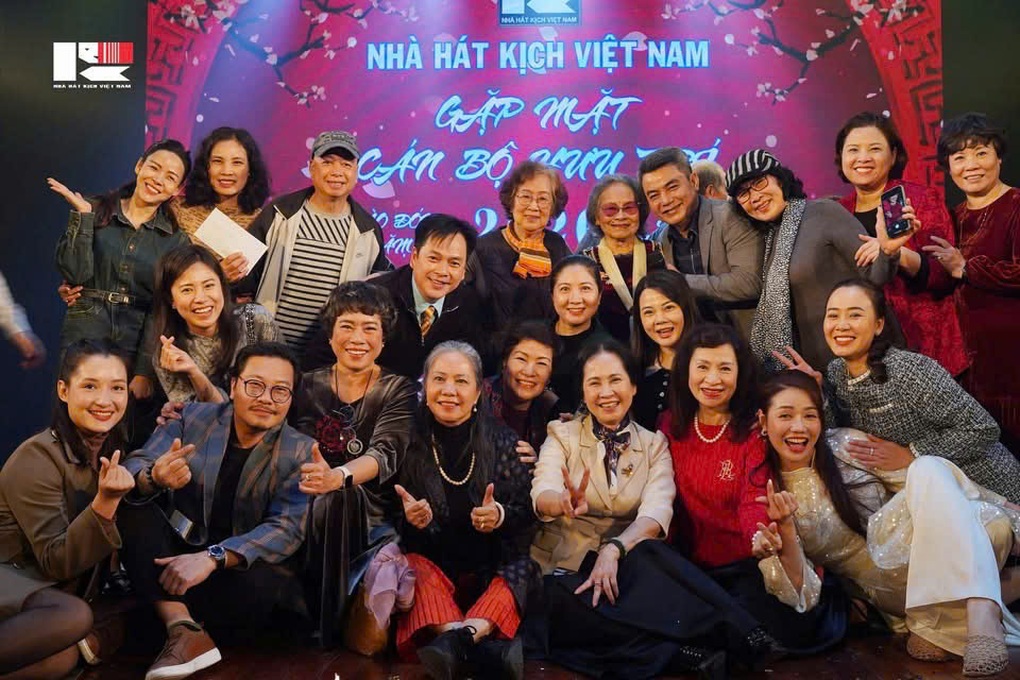 Lý do NSND Quốc Khánh vắng mặt trong buổi gặp cuối năm của Nhà hát kịch - 1