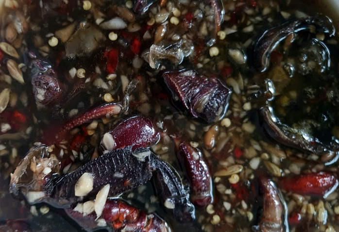 Lý do mắm cua núi giá 800 . 000 Đồng / kg và sự hấp dẫn của đặc sản An Giang - Ảnh 1.