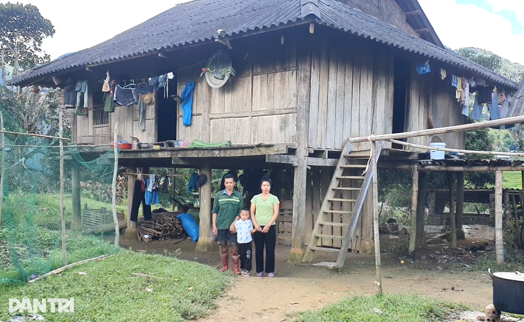 Mắc bệnh hiểm nghèo, bé trai vùng cao nguy cơ dang dở việc học - 1