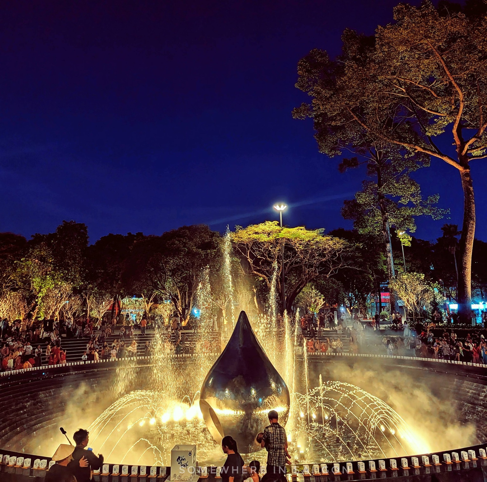 Mặc kệ ngày mai đi làm, hội nàng thơ vẫn chen chúc tại điểm check-in “lột xác” ngoạn mục nhất TP.HCM- Ảnh 1.