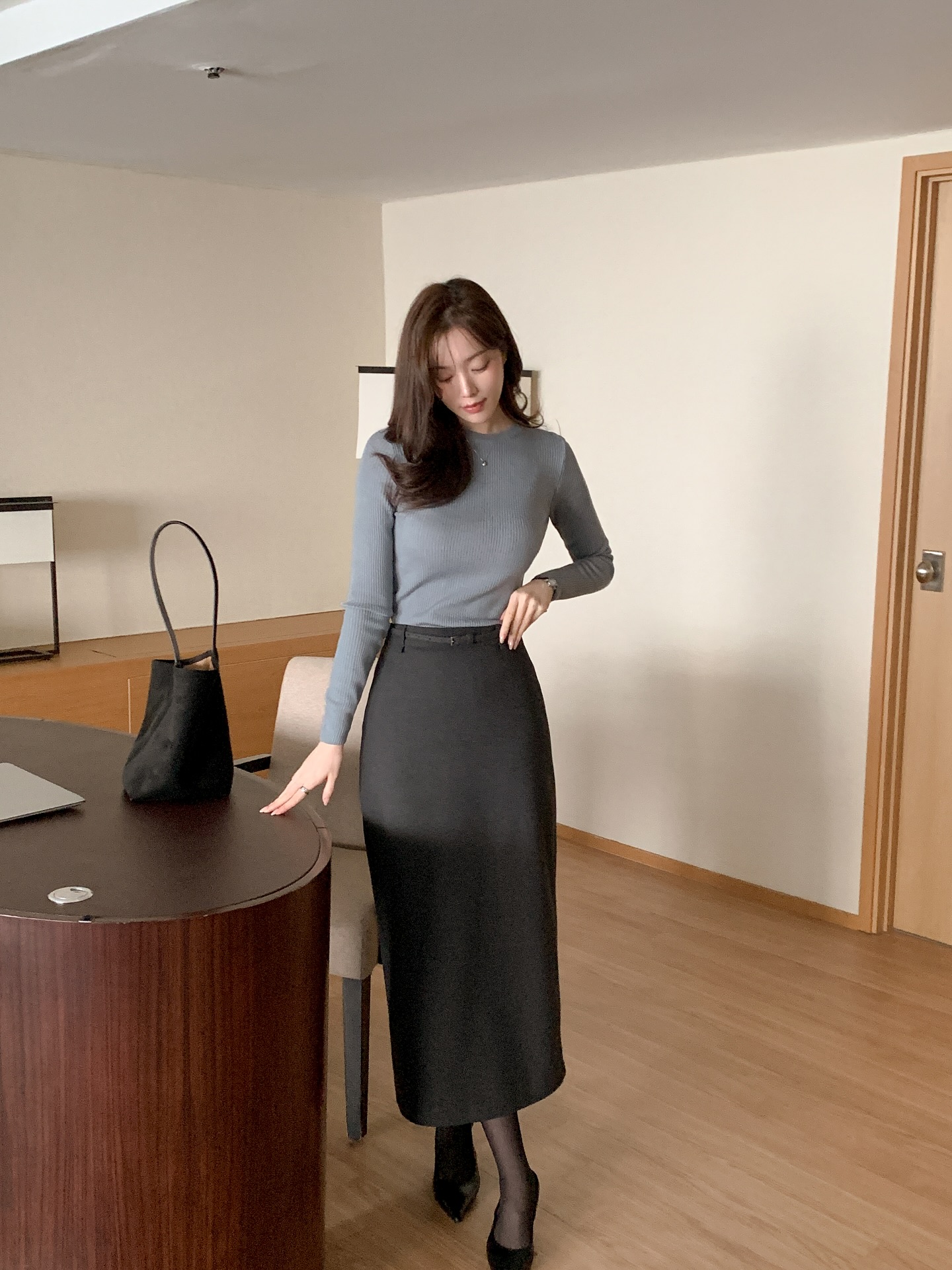 Mẫu chân váy hot nhất Tết này: Mặc lên cực tôn dáng, là bảo chứng cho vẻ ngoài thanh lịch- Ảnh 8. Mẫu chân váy hot nhất Tết này: Mặc lên cực tôn dáng, là bảo chứng cho vẻ ngoài thanh lịch- Ảnh 8.