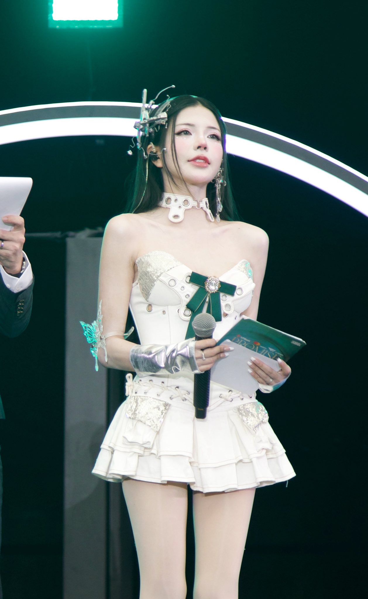 Mai Dora bất ngờ tung MV làm ca sĩ- Ảnh 1.