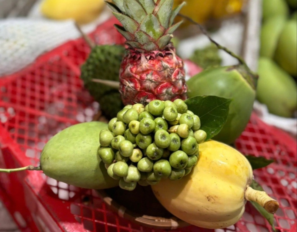 Mâm cúng “cầu vừa đủ xài” hút khách, giá chợ có loại cao hơn siêu thị - 1