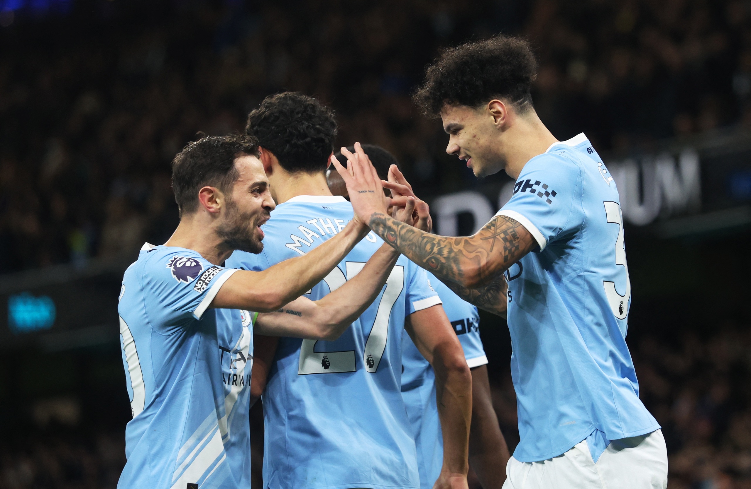 Bảng xếp hạng Ngoại hạng Anh mới nhất: Man City bám cực sát Arsenal, Chelsea vượt mặt M.U nhưng…- Ảnh 1.