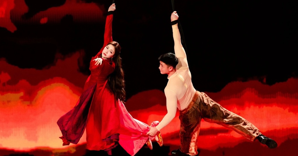 Màn đu dây liều mạng của Hòa Minzy gây tranh luận - 1