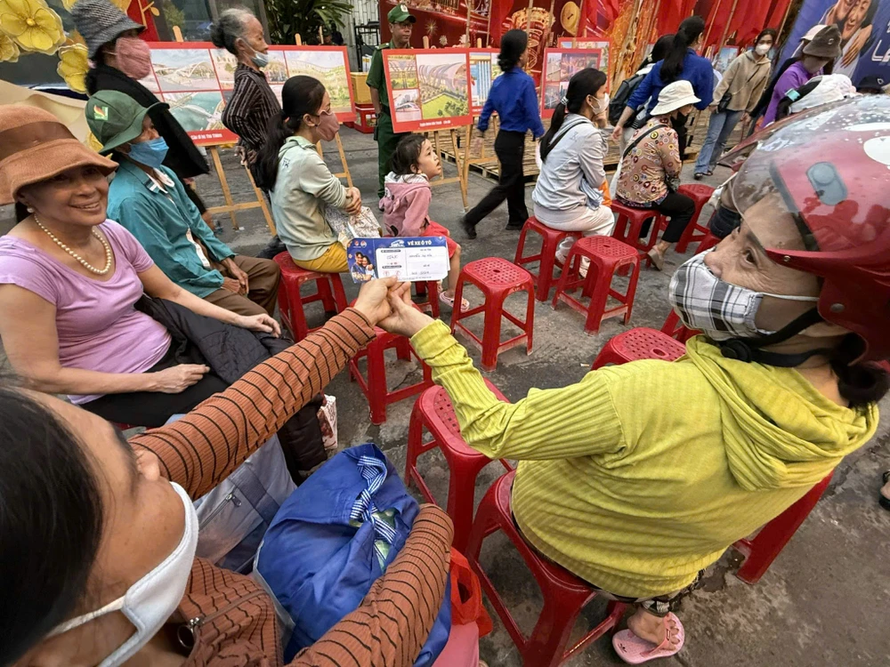 Mang Tết về nhà