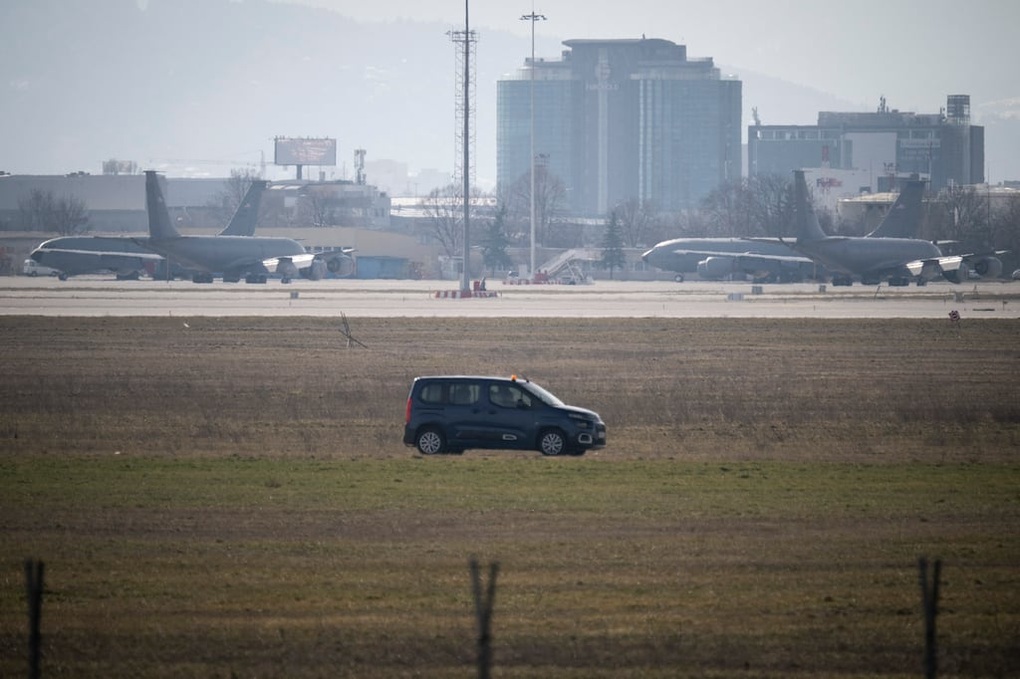 Máy bay quân sự Mỹ ồ ạt đến Bulgaria: Iran có thể vào tầm ngắm? - 1