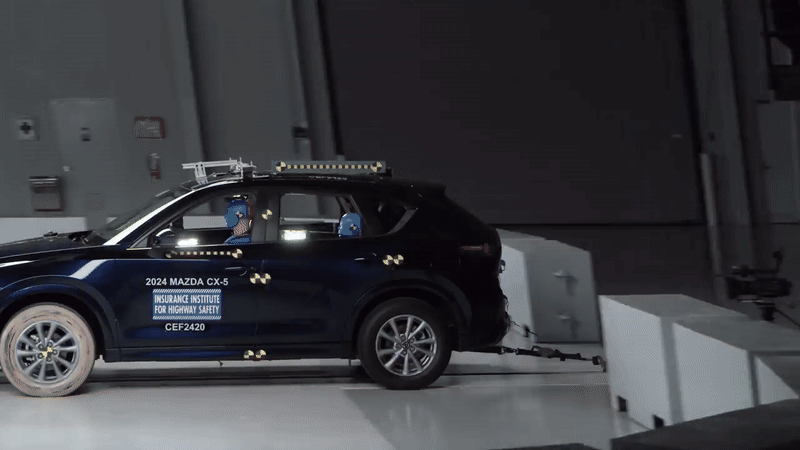 Mazda bất ngờ thành thương hiệu ô tô an toàn nhất, Tesla và Volvo mất điểm vì gây mất tập trung 1 Mazda - Ảnh 1.